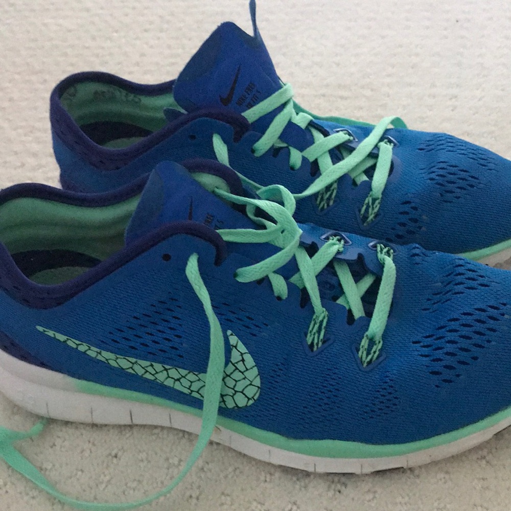 nike free tennis shoes